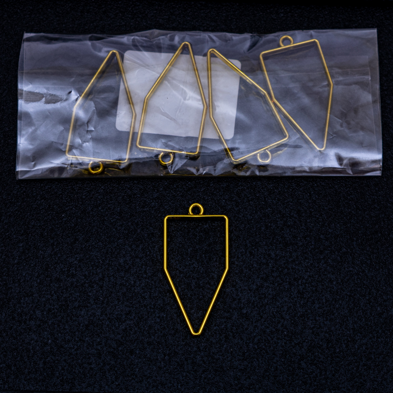 Dije pentágono en dorado 5pc