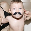 Chupete con forma bigote