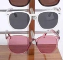 Exhibidor para lentes de madera