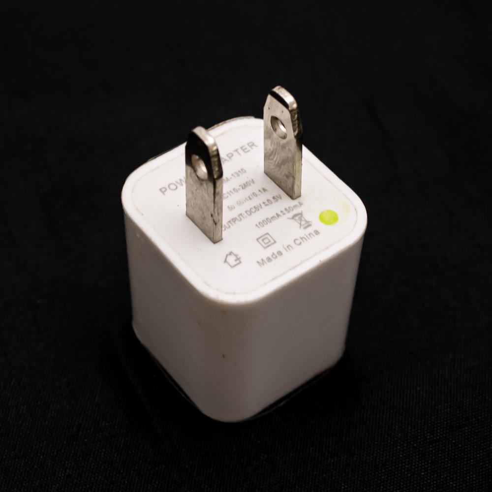 Cargador con entrada USB