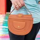 Cartera de cuerina semicircular