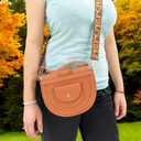 Cartera de cuerina semicircular