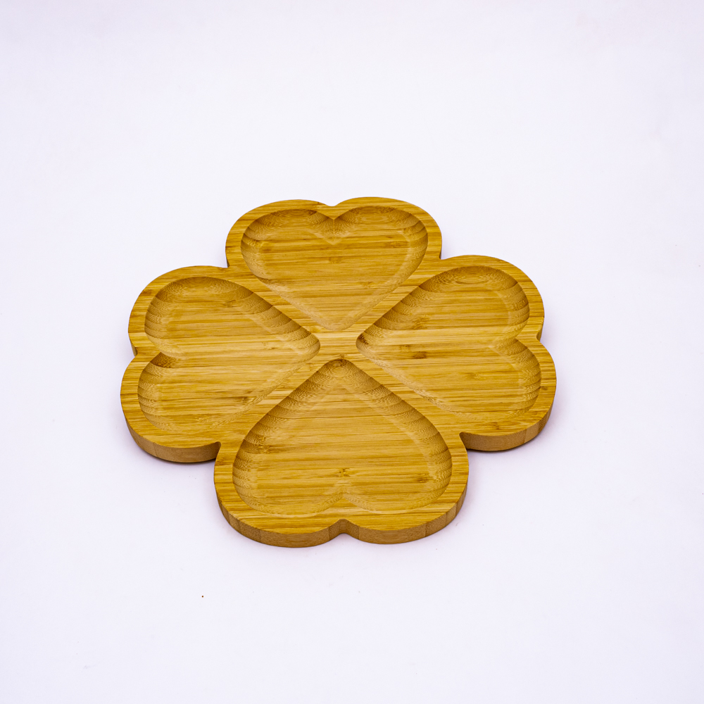 Bandeja de bambú 4 corazones 28*28*1.7cm