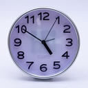 Reloj redondo con borde color plata