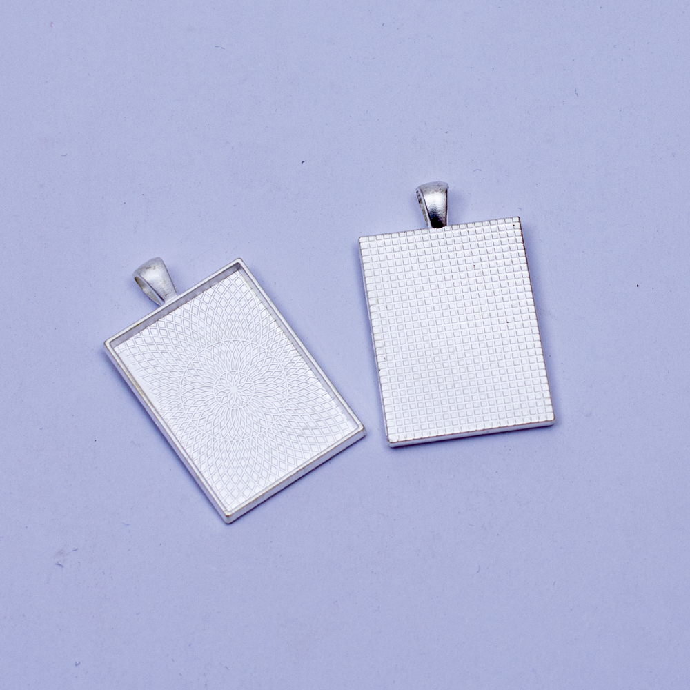 Dije rectangular en plateado 5pc
