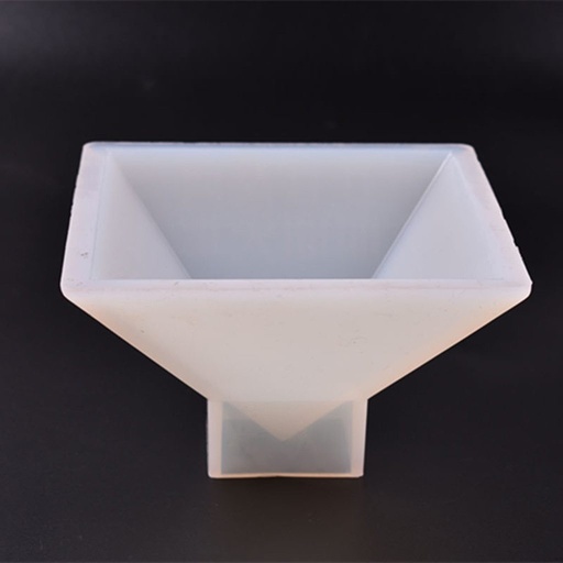 [G01F101] Molde de silicona piramide 3D 95mm